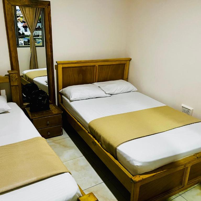 Hotel El Progreso - Económico, Central y Familiar en Armenia - Habitación Doble - 2 camas - 6