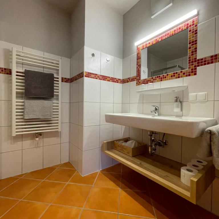 Julius Appartements & Zimmer - Apartment mit 2 Schlafzimmern und Balkon - 13