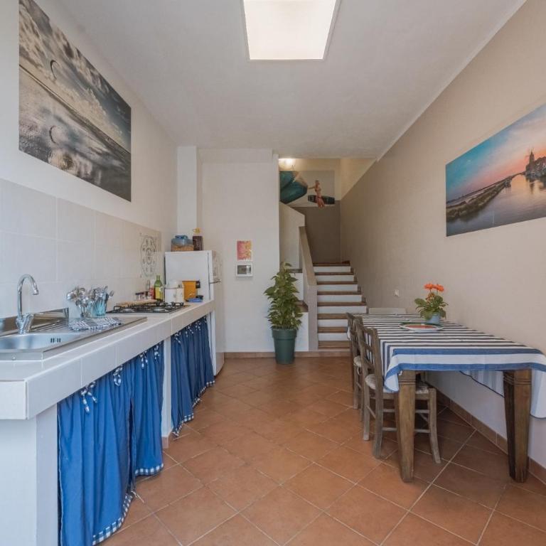 Alice Kite Resort - Camera Familiare con Bagno in Comune - 11