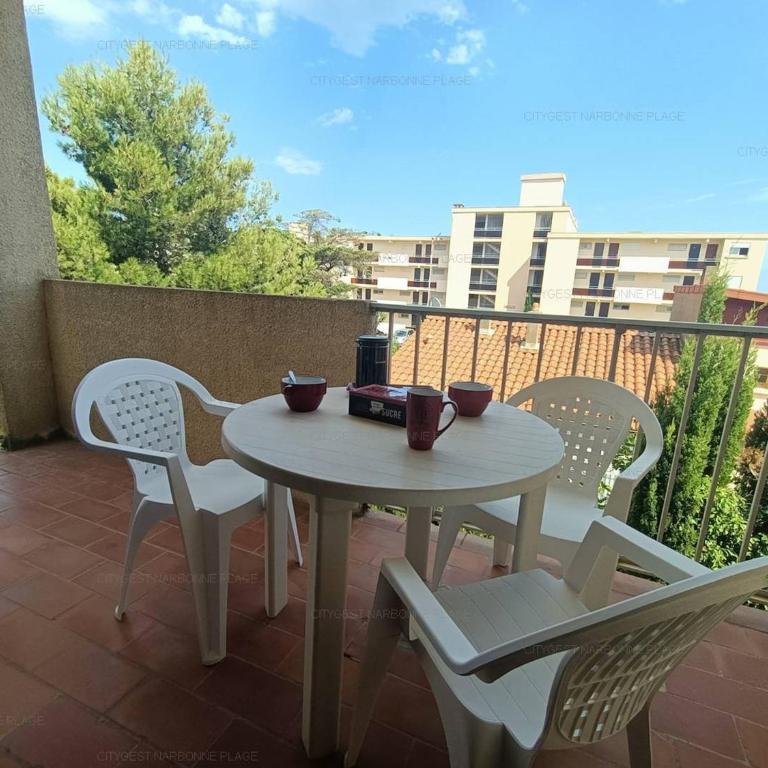 Appartement 2 étoiles à 50m de la plage avec balcon et parking privé - FR-1-619-143 - Apartment - 1