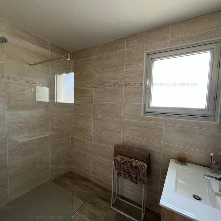 Appartement 2 étoiles à 50m de la plage avec balcon et parking privé - FR-1-619-143 - Apartment - 15