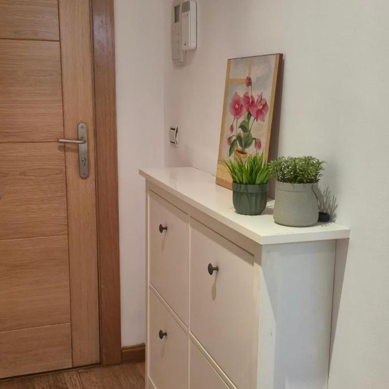 Mesones Granada Centro - Three-Bedroom Apartment - 16