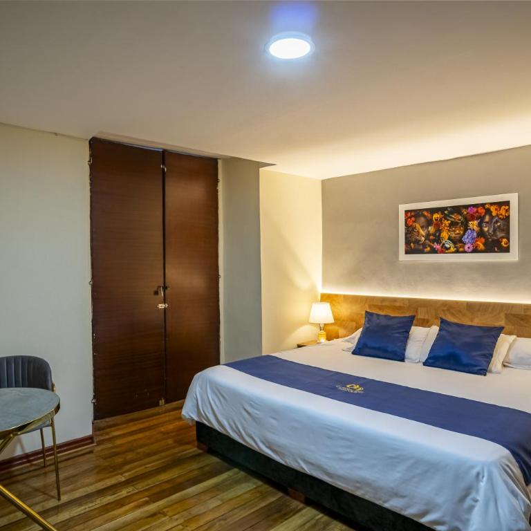 Hotel Catedral Boutique Loft - King Suite with Balcony - 3