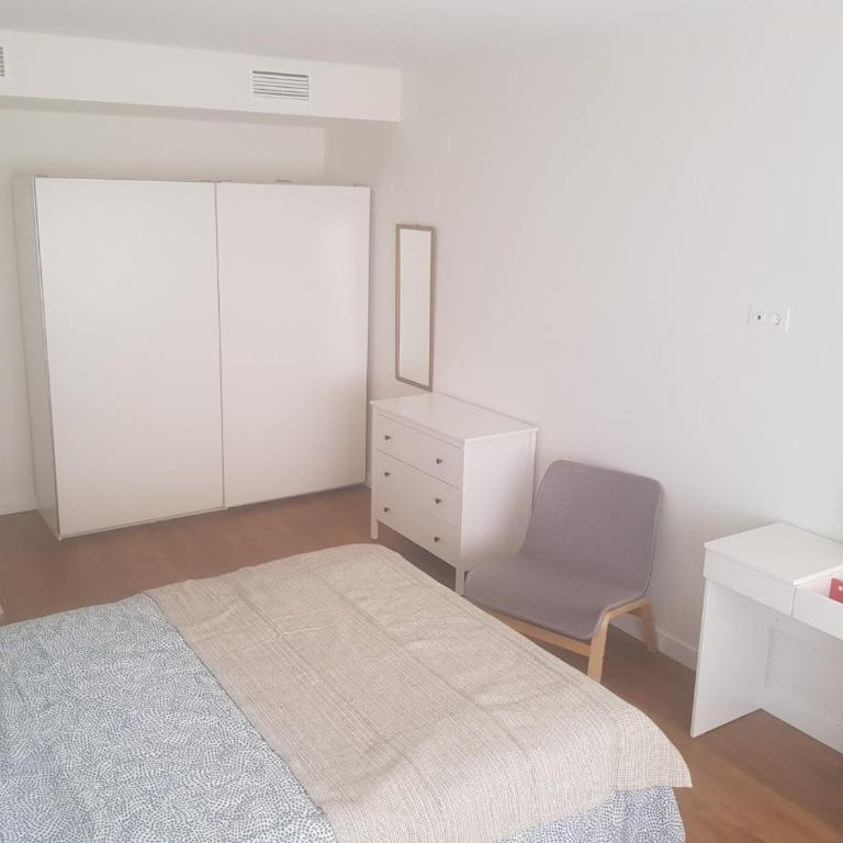 GRAN PISO LOS REMEDIOS frente a Club Nautico y Recinto Ferial - Apartamento de 4 habitaciones - 1