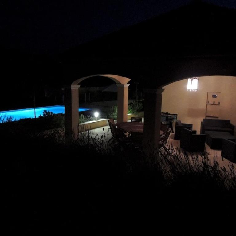 Villa tout confort, superbe vue dégagée, piscine chauffée, raccdt fibre - Maison 4 Chambres - 34
