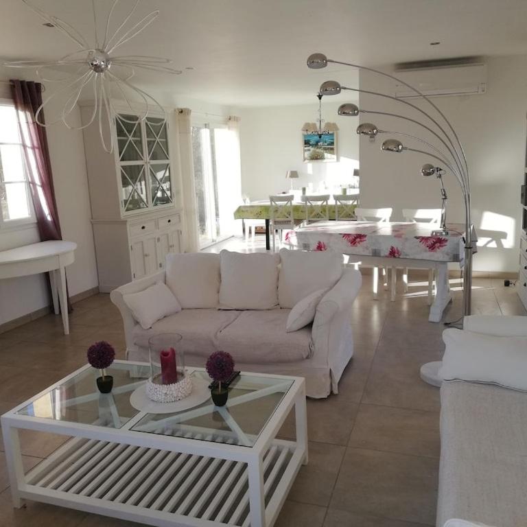 Villa tout confort, superbe vue dégagée, piscine chauffée, raccdt fibre - Maison 4 Chambres - 25