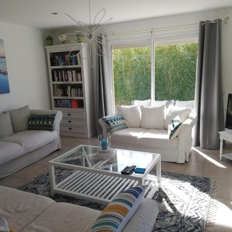 Villa tout confort, superbe vue dégagée, piscine chauffée, raccdt fibre - Maison 4 Chambres - 24