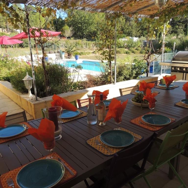 Villa tout confort, superbe vue dégagée, piscine chauffée, raccdt fibre - Maison 4 Chambres - 17