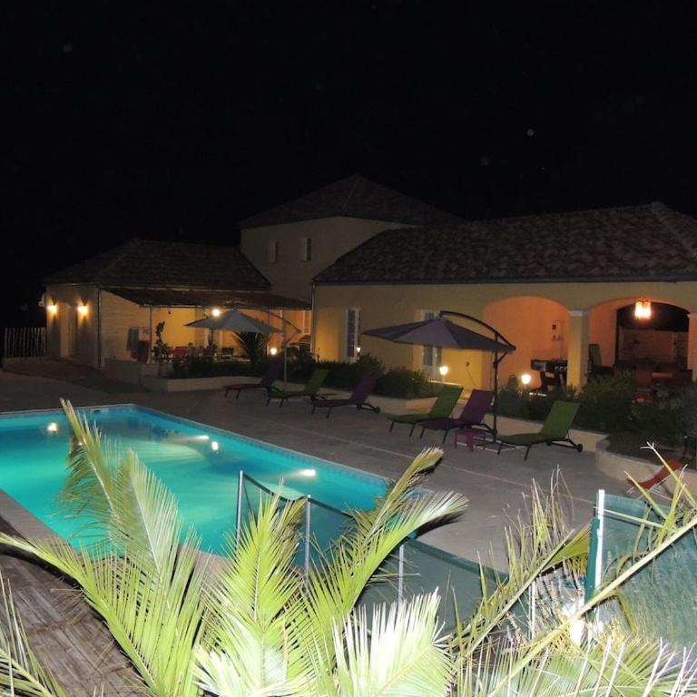 Villa tout confort, superbe vue dégagée, piscine chauffée, raccdt fibre - Maison 4 Chambres - 35