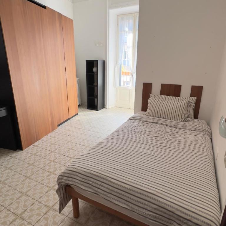 Business Studio - Single Room with Private Bathroom - 21