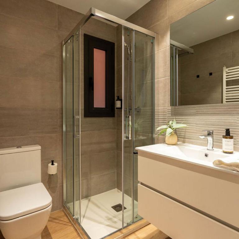 Stylish & Cozy 3-Bedroom Central Apartment with Private Balcony - Apartamento de 3 dormitorios con balcón - 3