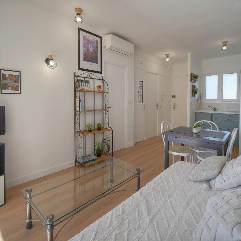 FRGK Fauvettes 1BDR Terrace, Parking, AC & Ultra-Fast Wi-Fi - Apartment mit 1 Schlafzimmer, Meerblick und Terrasse - 8