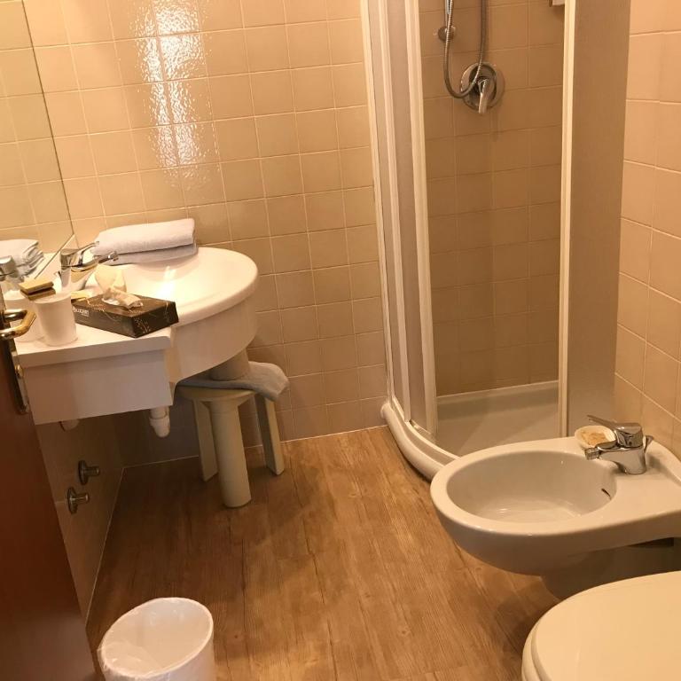 Hotel Roma - Camera Matrimoniale/Doppia con Letti Singoli con Vista Lago. - 6