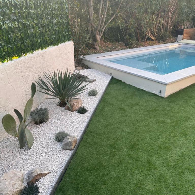 Maison 6 pers piscine privée et extérieur au calme - Three-Bedroom Vacation Home - 4