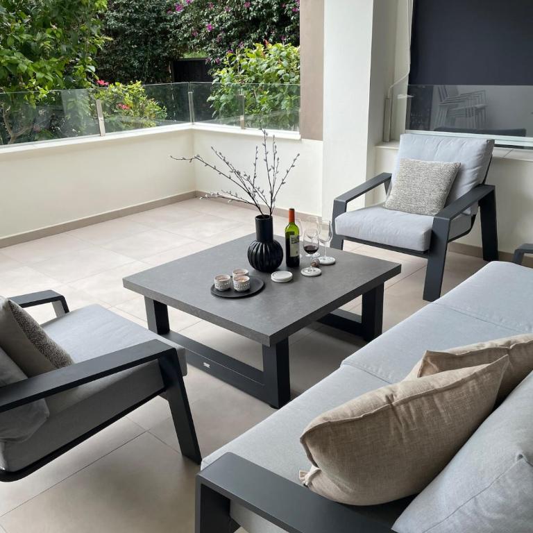 Private Garden Retreat with Pool, Walk to Beach - Casa Unifamiliar de 2 dormitorios - 2