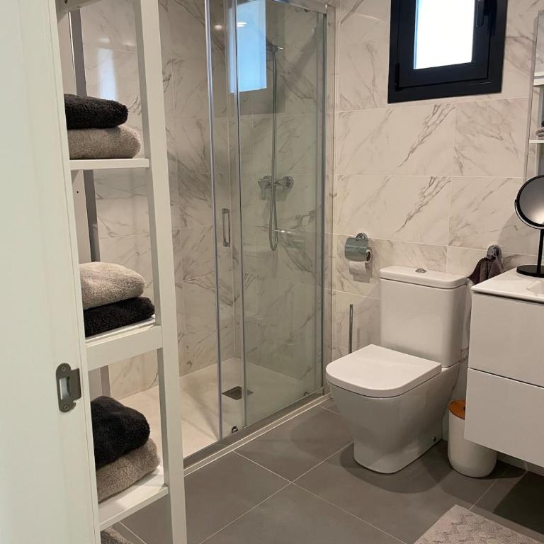 Private Garden Retreat with Pool, Walk to Beach - Casa Unifamiliar de 2 dormitorios - 10