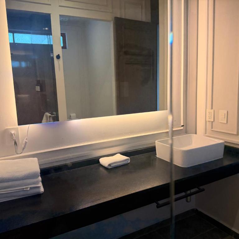 Vista Catedral Guadalajara - Self Check in - Habitación Cuádruple con baño privado - 9