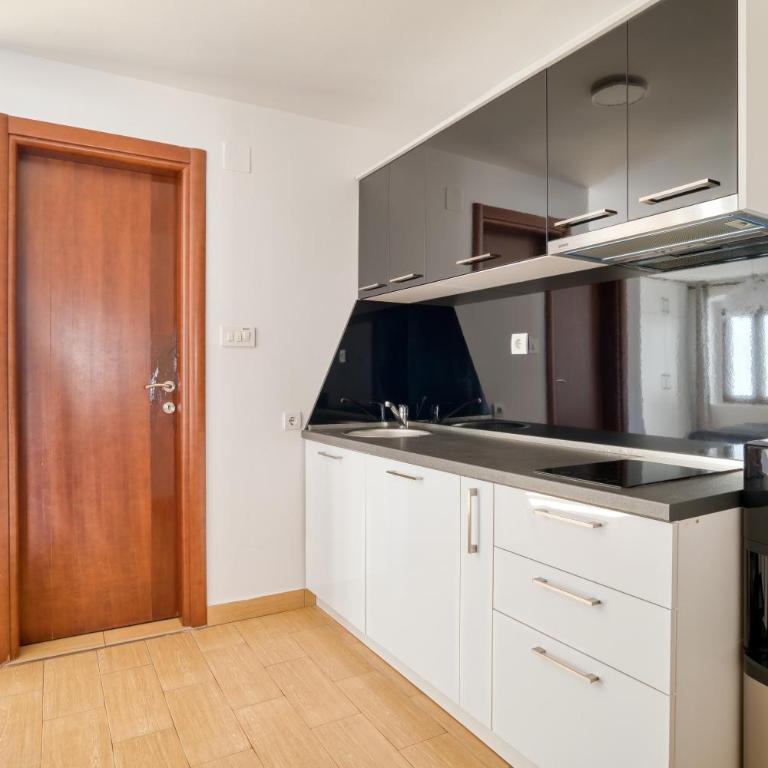 Lana & Ena Apartments - One-Bedroom Apartment - 18