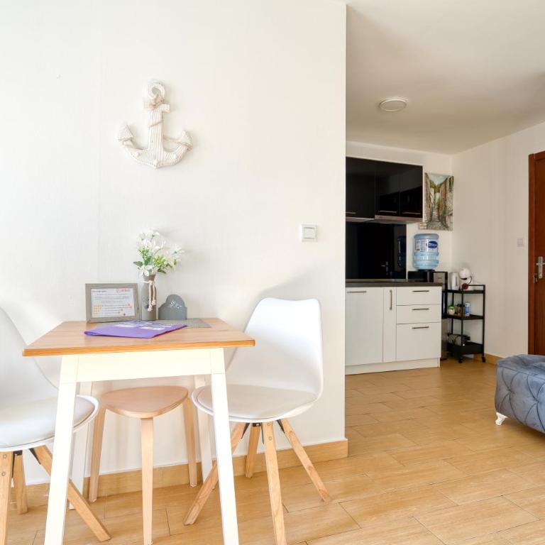 Lana & Ena Apartments - One-Bedroom Apartment - 7