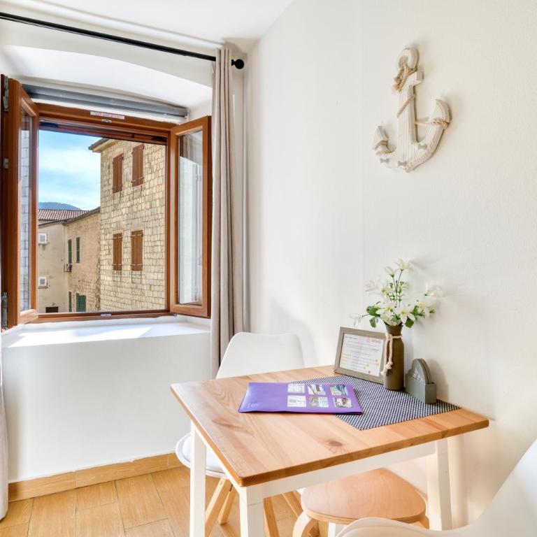 Lana & Ena Apartments - One-Bedroom Apartment - 12