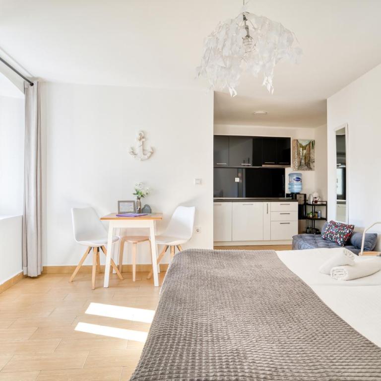 Lana & Ena Apartments - One-Bedroom Apartment - 10
