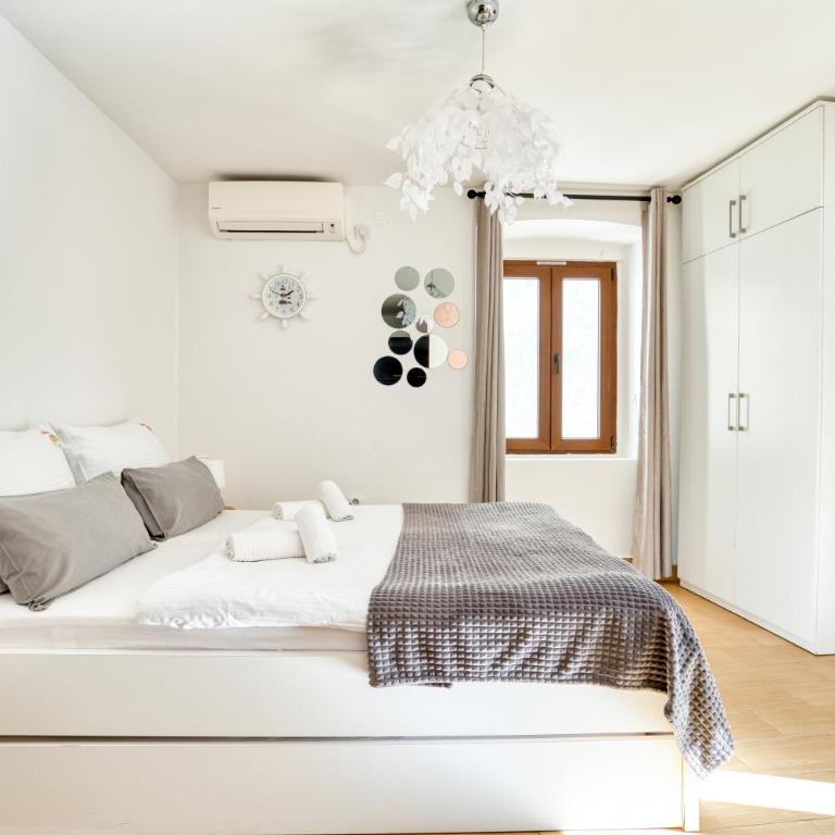 Lana & Ena Apartments - One-Bedroom Apartment - 26