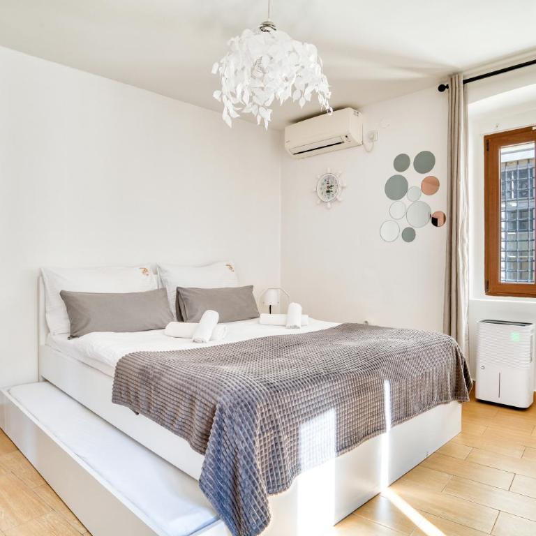 Lana & Ena Apartments - One-Bedroom Apartment - 23