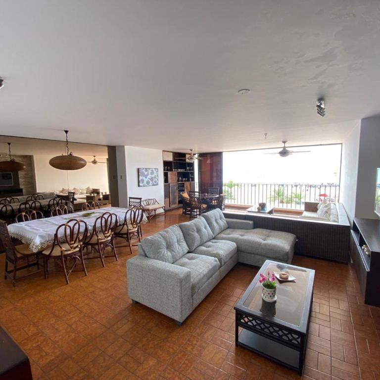 Amplio departamento frente al mar CHIPIPE SALINAS - Four-Room Apartment - 2