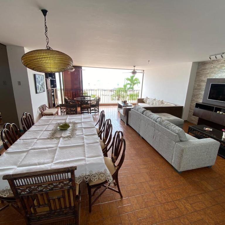 Amplio departamento frente al mar CHIPIPE SALINAS - Four-Room Apartment - 3