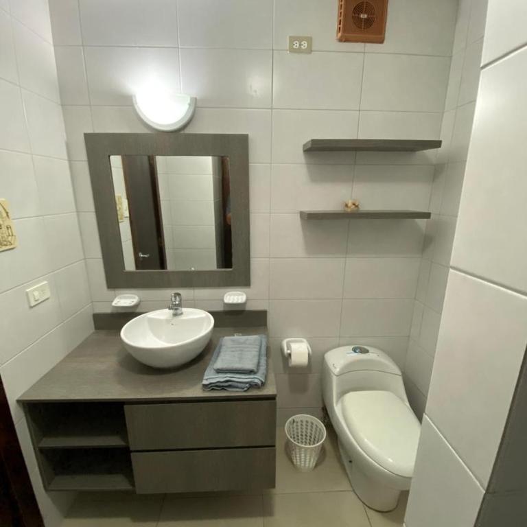 Amplio departamento frente al mar CHIPIPE SALINAS - Four-Room Apartment - 12