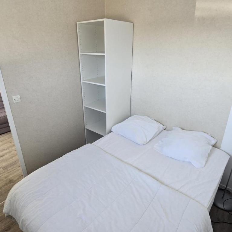 Appartement à 100m de la plage avec piscine et place de parking - Appartement 1 Chambre - 9