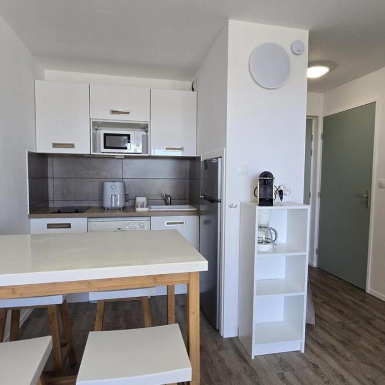 Appartement à 100m de la plage avec piscine et place de parking - Appartement 1 Chambre - 4