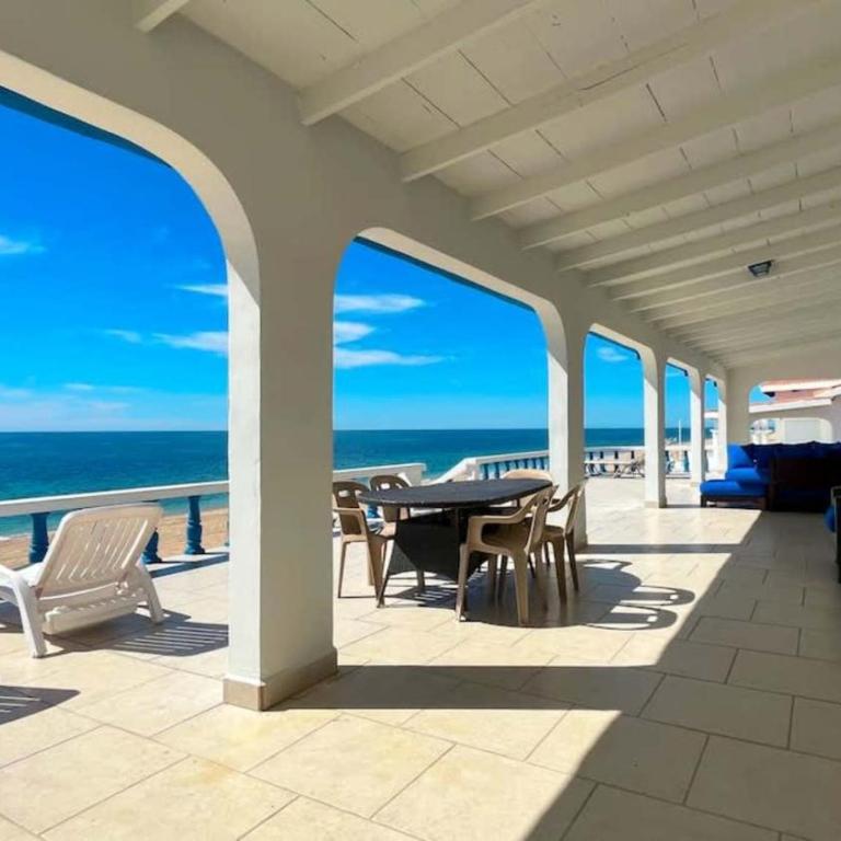 Beautiful Beachfront Home Casa de Veranos - Apartment - 1