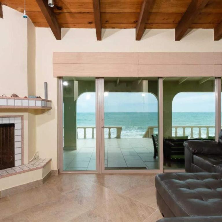 Beautiful Beachfront Home Casa de Veranos - Apartment - 10