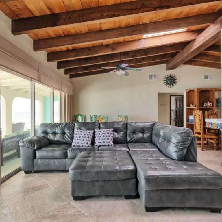Beautiful Beachfront Home Casa de Veranos - Apartment - 11