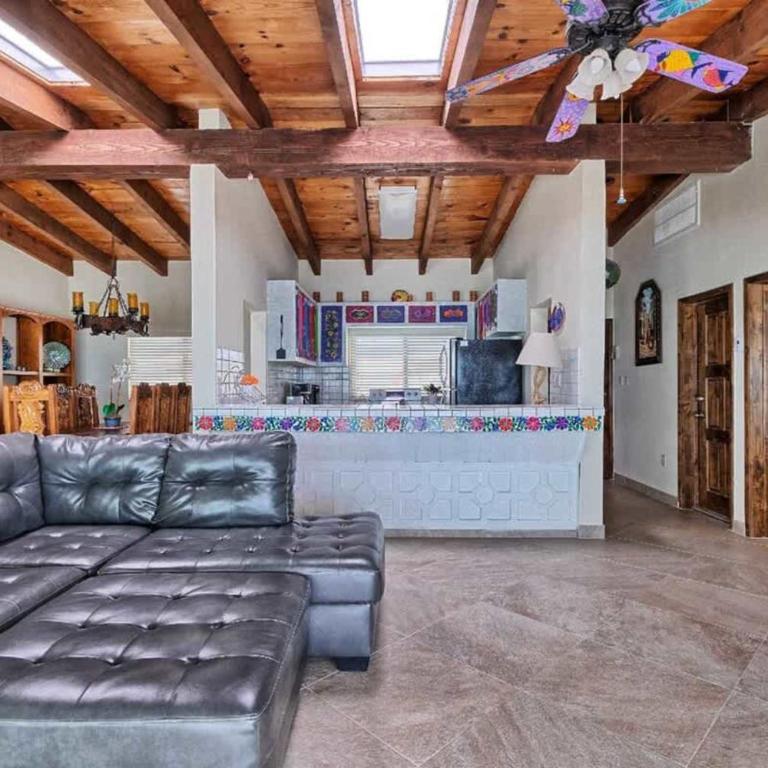 Beautiful Beachfront Home Casa de Veranos - Apartment - 12