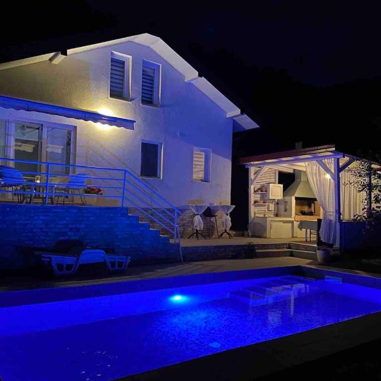House with a swimming pool - Vila sa 3 Spavaće Sobe - 14