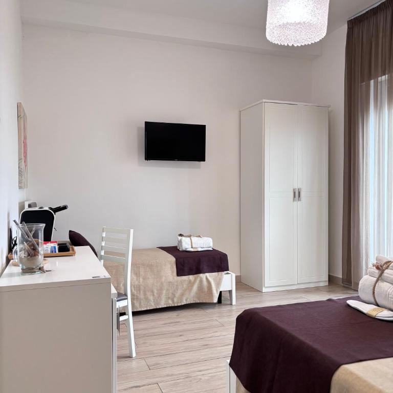 Faro Bianco Gallipoli - Suites & Apartments - Superior Triple Room with Sea View - 8