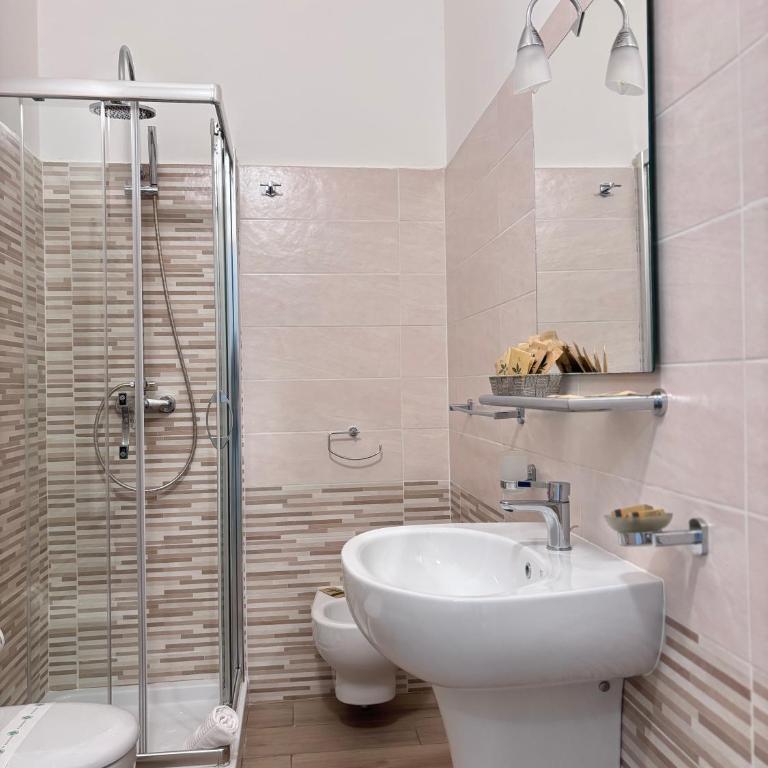 Faro Bianco Gallipoli - Suites & Apartments - Superior Triple Room with Sea View - 16
