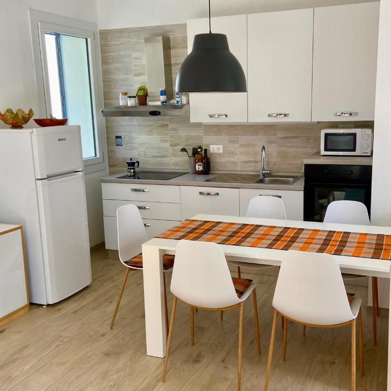 Villa Carlotta Rossa - Holiday Home with garden and pool - Casa Vacanze con 3 Camere da Letto - 14