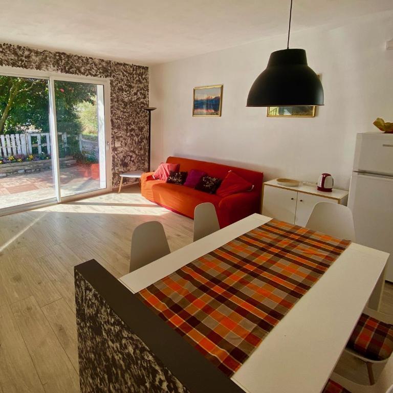 Villa Carlotta Rossa - Holiday Home with garden and pool - Casa Vacanze con 3 Camere da Letto - 13