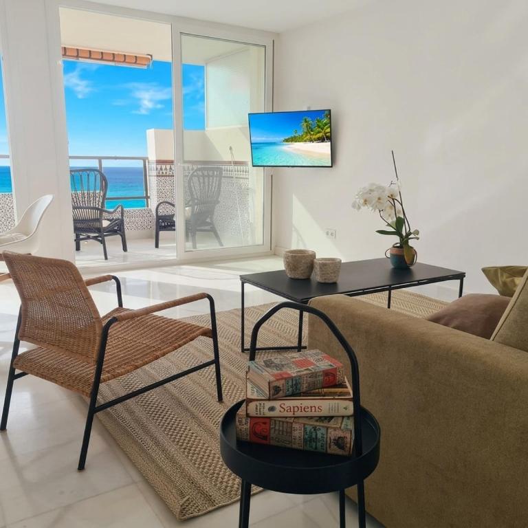 Malaga Sunshine Rentals - Beach Front Penthouse II - Fuengirola - Apartamento de 2 dormitorios - 3