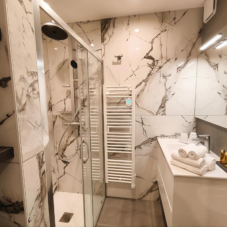 Charme de Mougins & proximité Cannes Logement idéal pour couple en séjour détente ou professionnels en déplacement - Appartement - Rez-de-Chaussée - 4