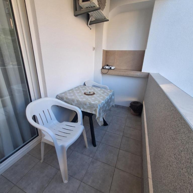 Apartmani Miladinović - Dvokrevetna Soba sa Bračnim Krevetom - 2