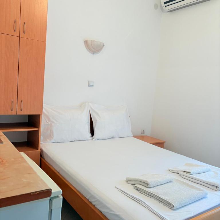 Apartmani Miladinović - Dvokrevetna Soba sa Bračnim Krevetom - 3