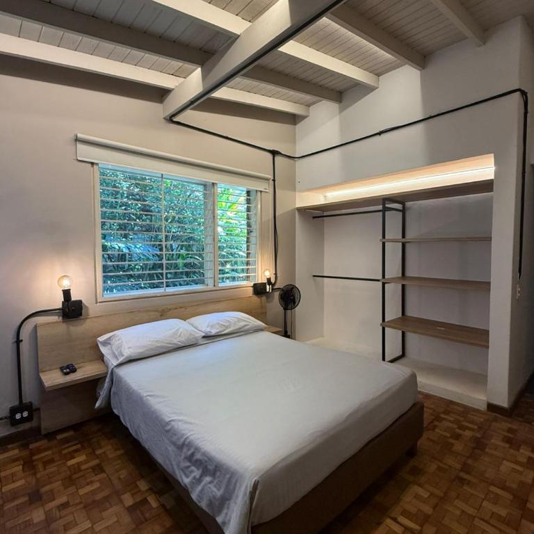 Studio apartment for 2 people in Poblado FRN105 By Roots Rentals - Apartamento de 1 dormitorio - 2