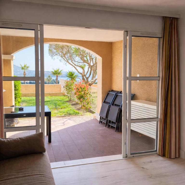 Cap Estérel Magnifique vue mer avec parking et piscine - Apartment mit 3 Schlafzimmern - 33