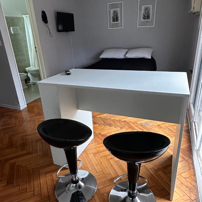 Monoambiente muy luminoso 2 cuadras Plaza de Mayo. - Apartamento de 1 dormitorio - 2