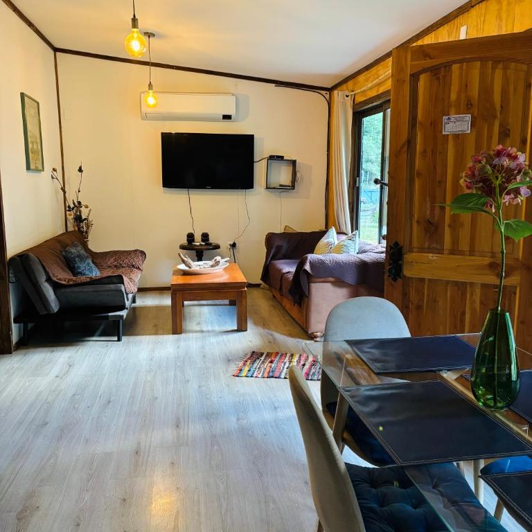 Cabañas Los Glaciares - Two-Bedroom House - 12