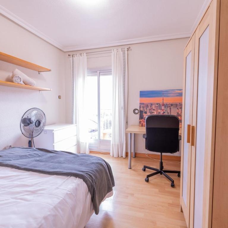 Spacious 5 Bedroom Apartment Near Train and Bus Station - Apartamento - 10